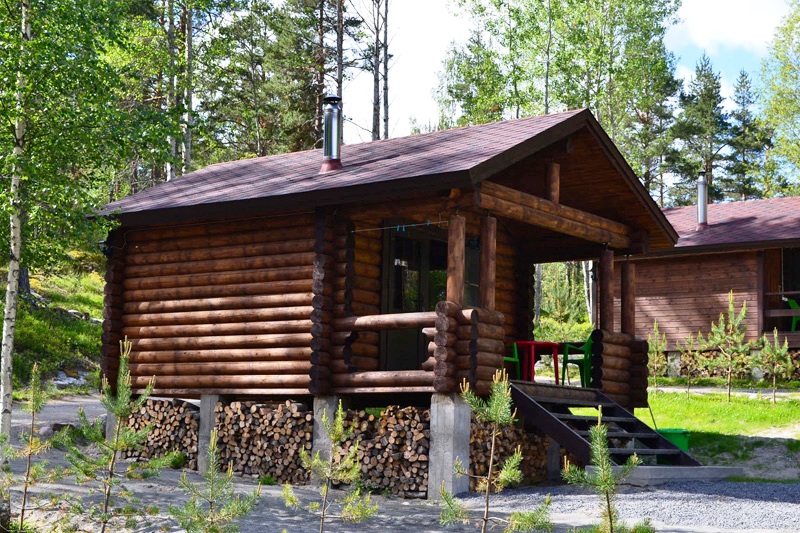 Отдых в Карелии: аренда домиков на берегу озера с возможностью рыбалки для двоих